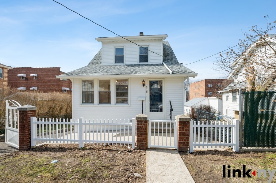 Primary Photo - 415 Quincy Ave