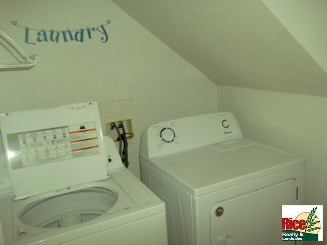 Building Photo - 1065 Forest St