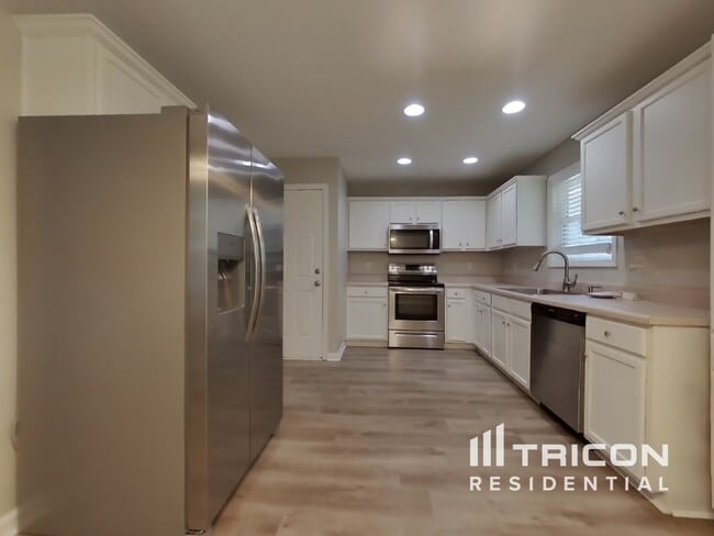 Foto del edificio - 250 Woodwind Dr