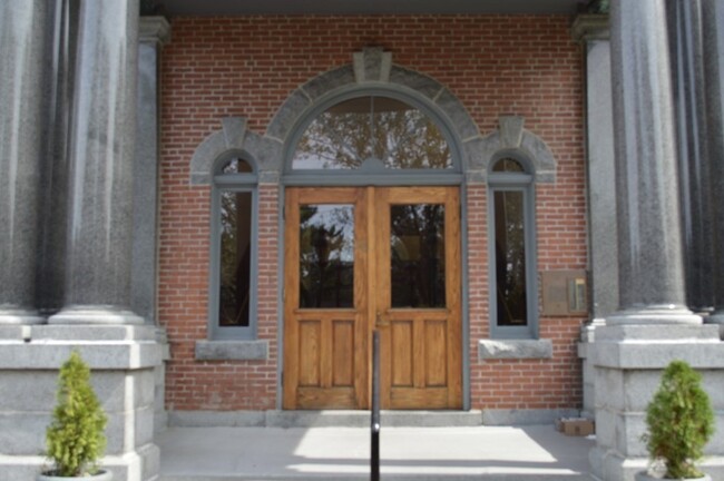 Foto del edificio - 94 Newbury Ave