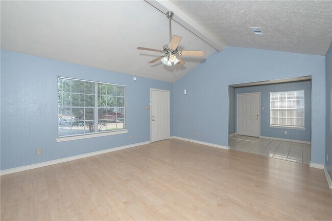 Foto del edificio - 1813 Sara Dr