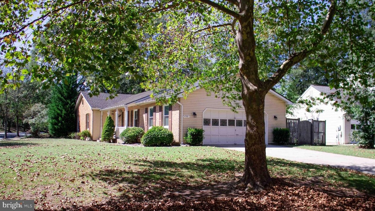 Primary Photo - 6702 Manatee Ct