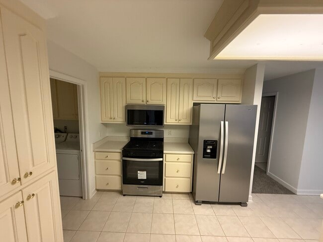 Building Photo - 210 Hampton Creek Ln