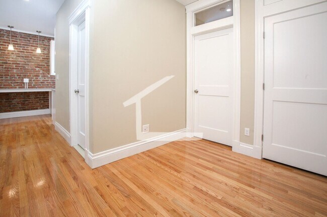 Building Photo - 1113 Boylston St