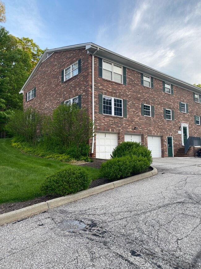Building Photo - 6970 Carriage Hill Dr