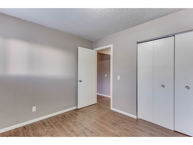 Photo du bâtiment - Elliston Place Apartments