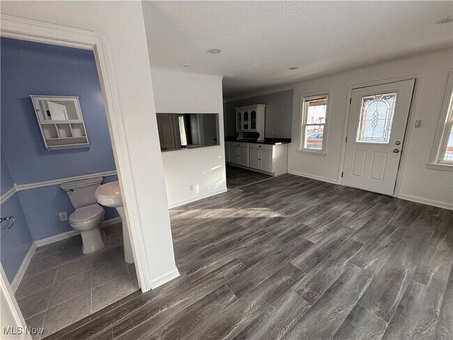 Foto del edificio - 4739 W 125th St