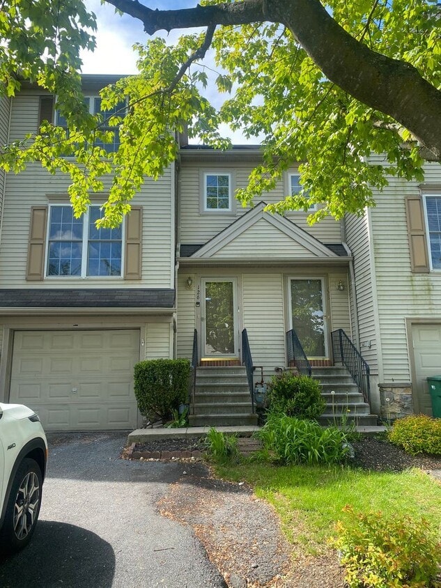 3 br, 1.5 bath House 126 BANYAN CIRCLE D... House Rental in