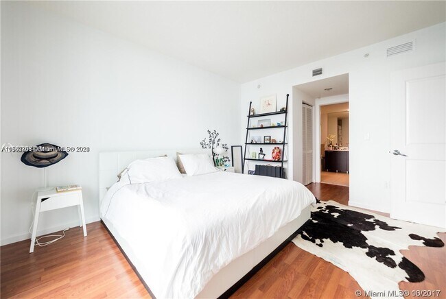 Foto del edificio - 333 NE 24th St