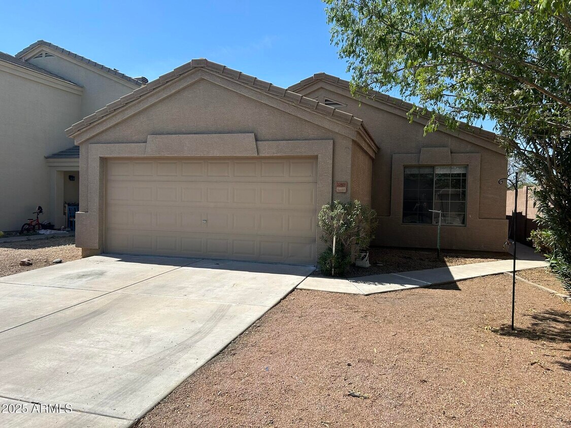 Foto principal - 10903 E Arcadia Ave