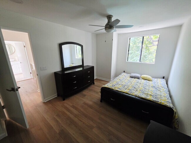 Building Photo - 2210 River Run Dr