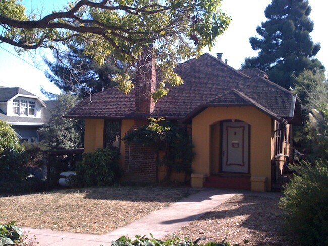 Building Photo - 1818 Sonoma Avenue