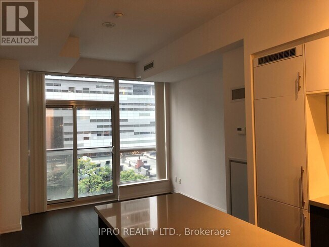 Photo du bâtiment - 8-528 Mercer St
