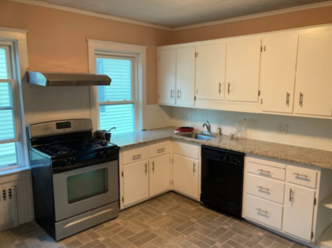 Primary Photo - Brighton 3 Bed 2 Bath - September 1st