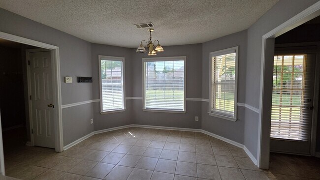 Foto del edificio - 1471 Wolf Ridge Dr