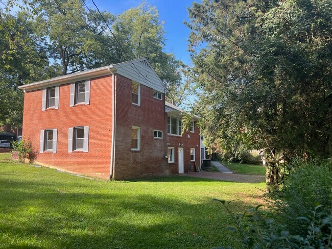 Building Photo - 9801 Cedar Ln