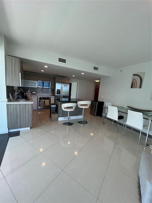 Foto principal - 6700 Indian Creek Dr