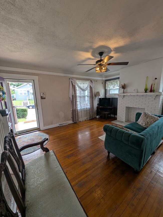 Foto del edificio - 1444 Woodland Ave