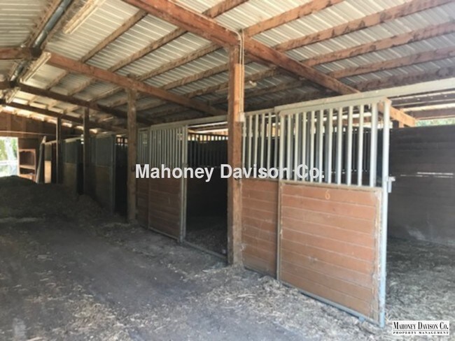 Foto del edificio - 1590 Eucalyptus Rd