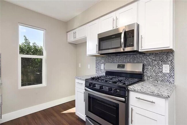 Foto del edificio - 7608 Carver Ave