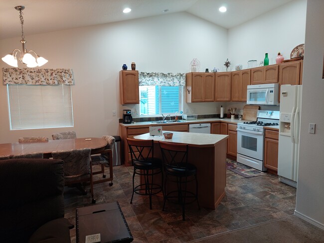 Building Photo - 3839 Accipter Dr