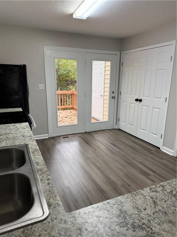 Foto del edificio - 5144 Spring St