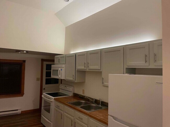 Foto del edificio - 201 E Elm St