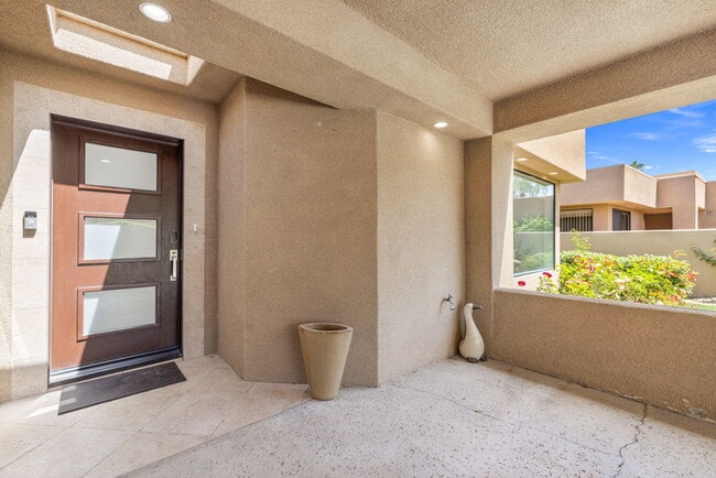 Building Photo - 73416 Mariposa Dr