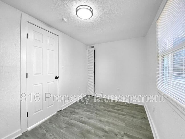 Foto del edificio - 4802 Locust Ave