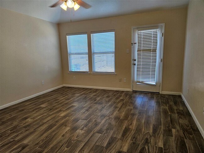 Building Photo - 2115 Summit Meadow Dr