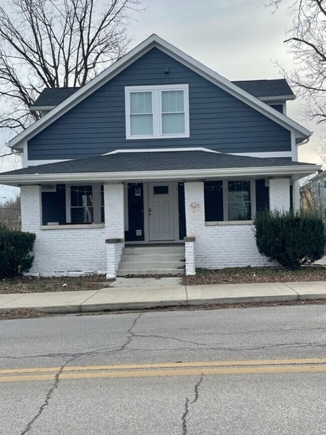 Building Photo - 426 E. 10th