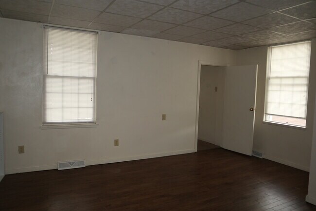Building Photo - 320 3rd St