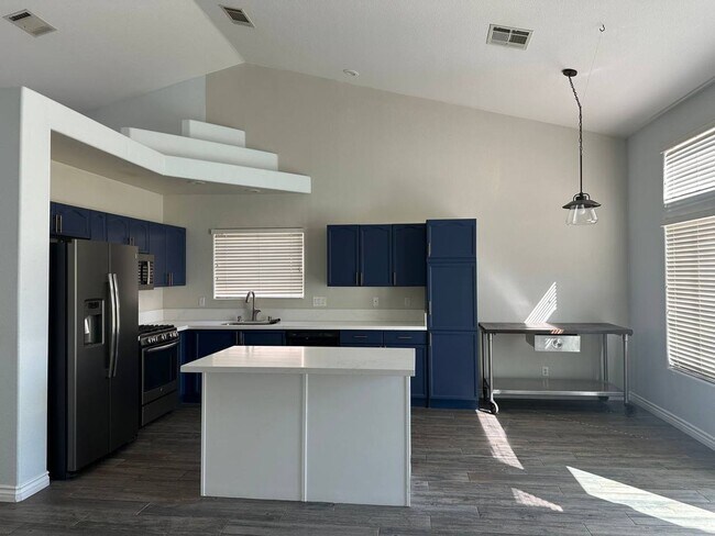 Building Photo - 3 BEDROOM SINGLE STORY HOME WITH ABOVE GROUND SPA!