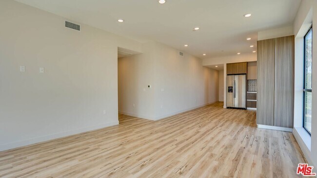 Foto del edificio - 1540 S Hayworth Ave