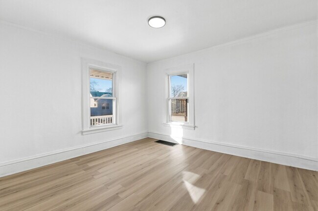 Building Photo - 6531 Plymouth Ave