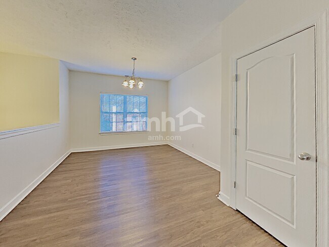 Building Photo - 1409 Napa Pt W