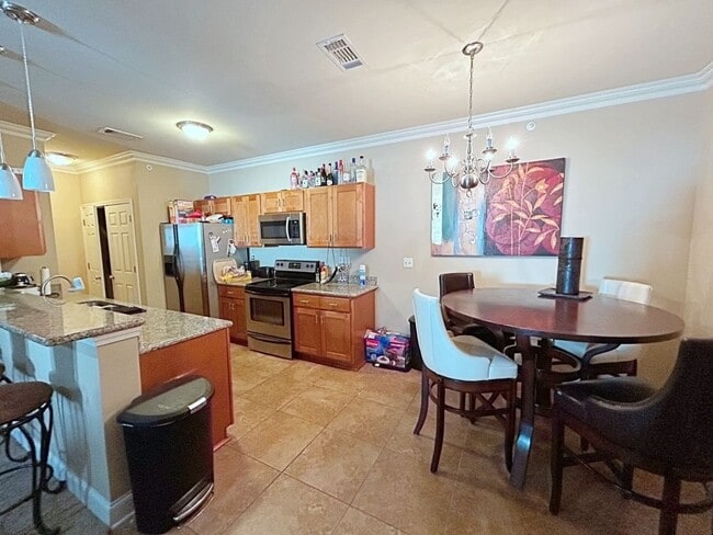 Building Photo - 3 Bedroom Condo in a Gated Community Near LSU