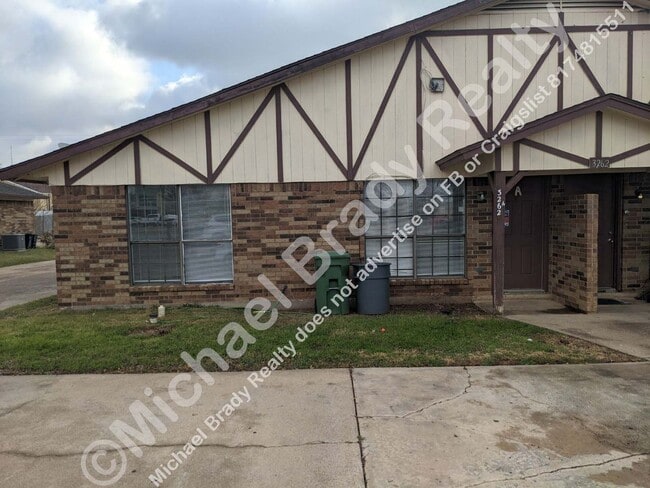 Building Photo - 3262 Matthews Dr