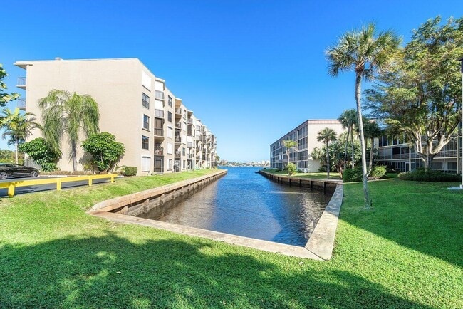 Foto del edificio - 200 Waterway Dr S