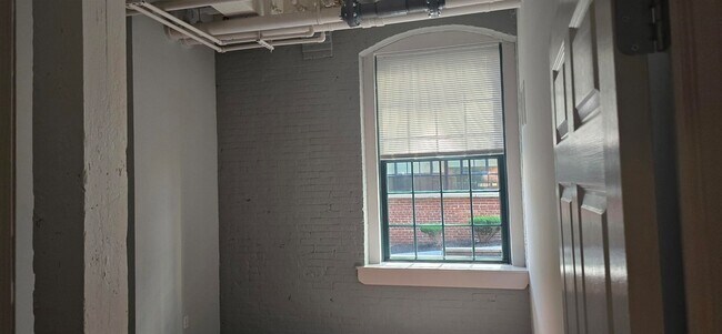 Building Photo - 160 Lafayette St