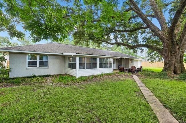 Building Photo - 198 Alello Dr