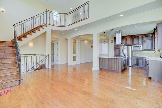 Foto del edificio - 612 N Juanita Ave