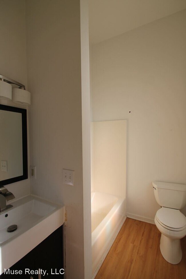 Foto del edificio - 1 br, 1.5 bath House - 112 Steele Street U...