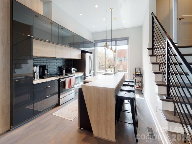 Building Photo - 1070 Kenilworth Ave