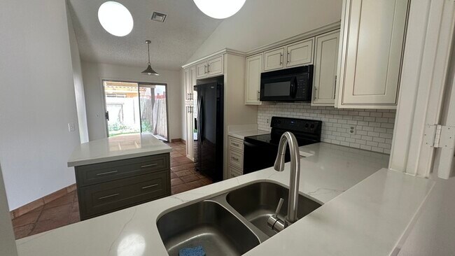 Foto del edificio - North Phoenix 2 bedroom Duplex