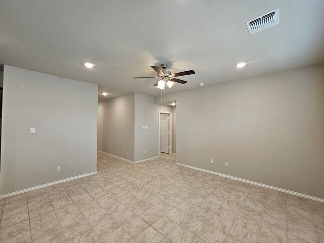 Building Photo - 1305 Lindsey Dr