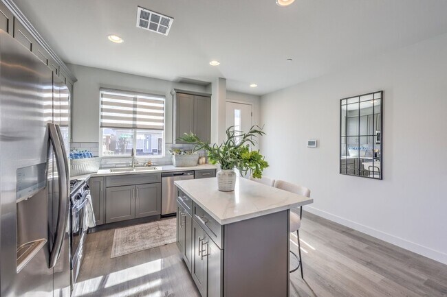 Foto del edificio - Serenity Townhomes