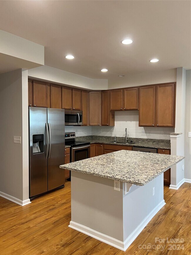 Building Photo - 6424 Silver Star Ln