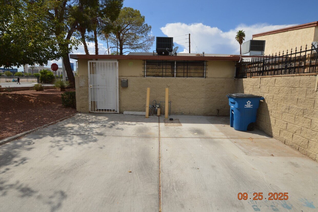 Foto principal - 3980 Palos Verdes St