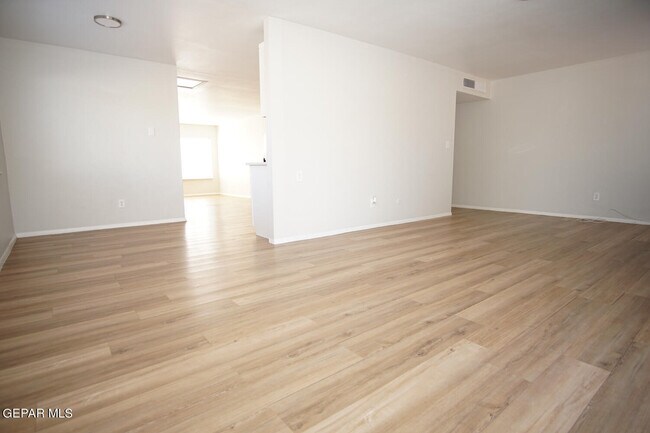 Building Photo - 10737 Levelland Pl